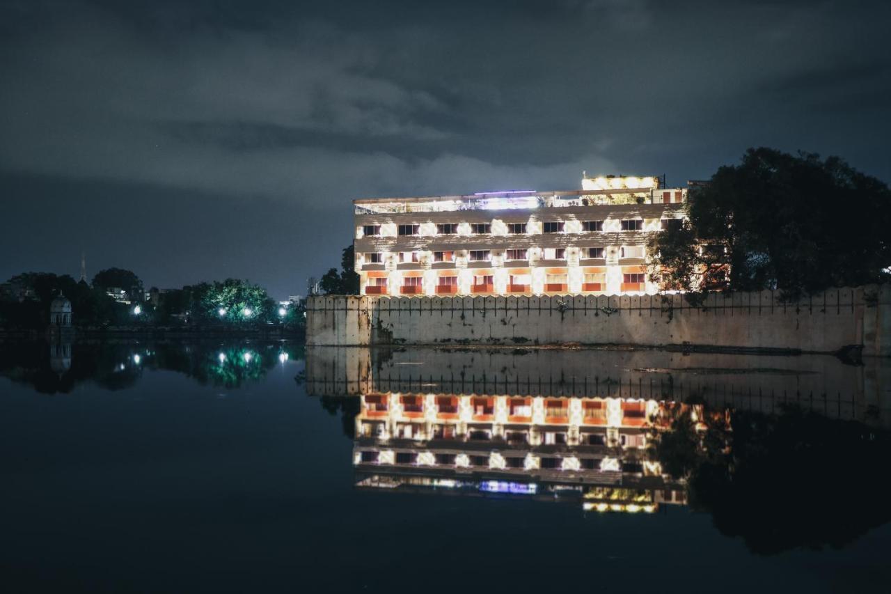 Rajdarshan - A Lake View Hotel In Удайпур Екстериор снимка