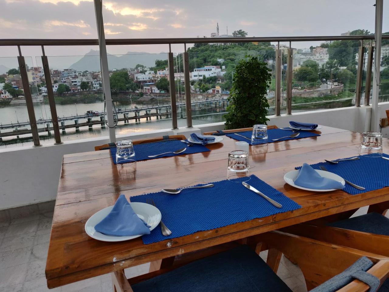 Rajdarshan - A Lake View Hotel In Удайпур Екстериор снимка
